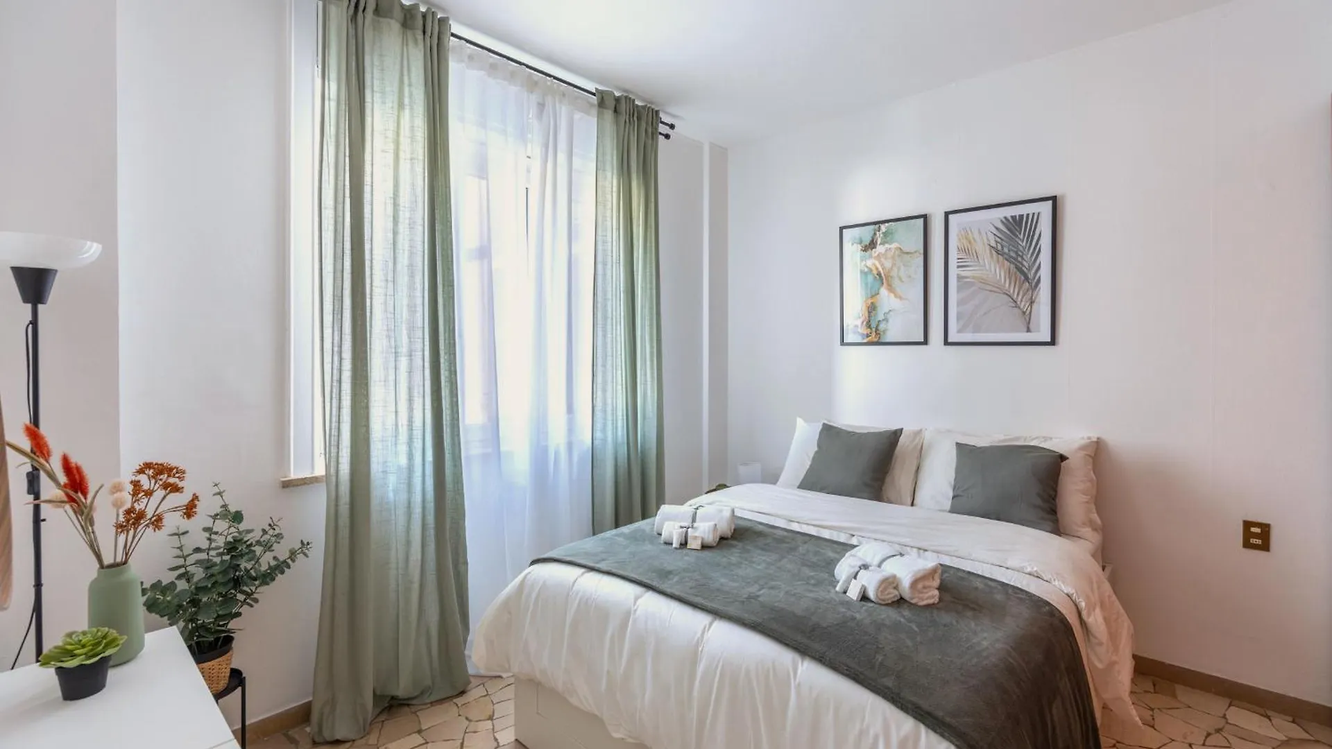 8 Min Dalla Metro Casa Elegante Con Netflix E Wifi location