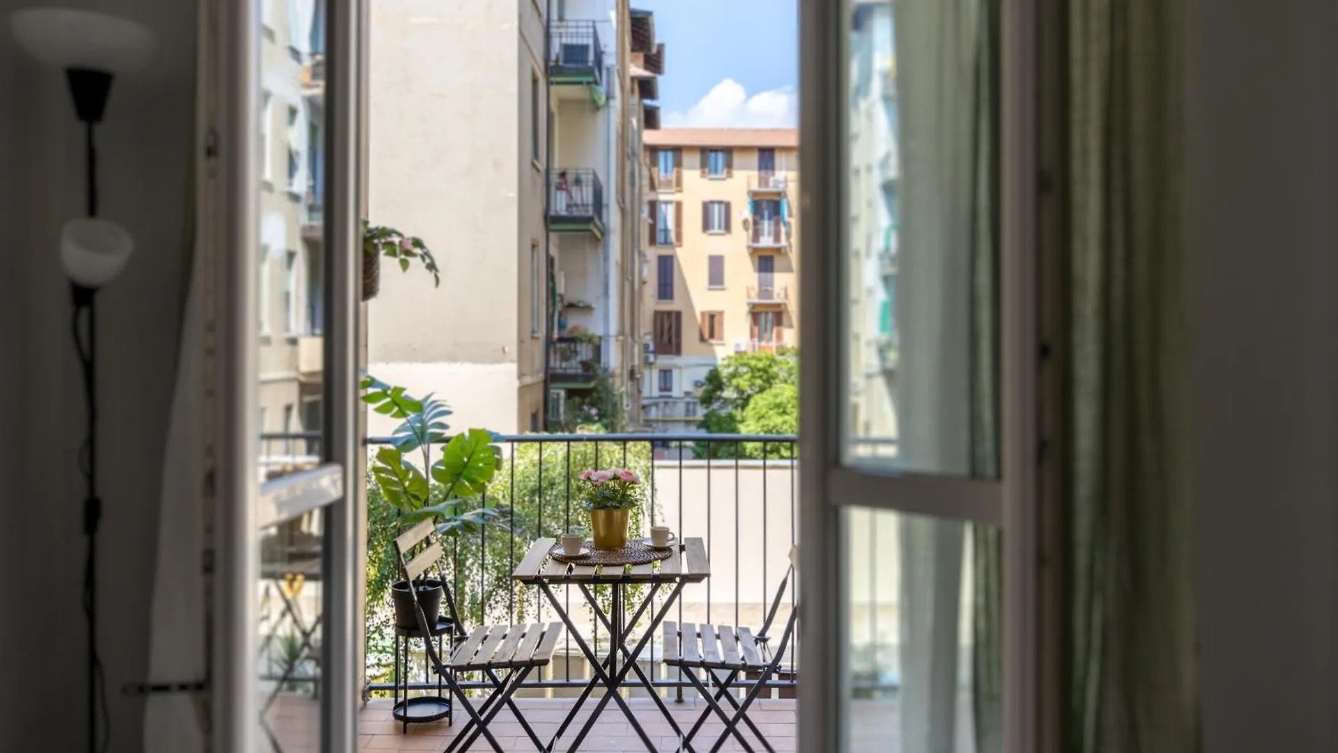 8 Min Dalla Metro Casa Elegante Con Netflix E Wifi Milano