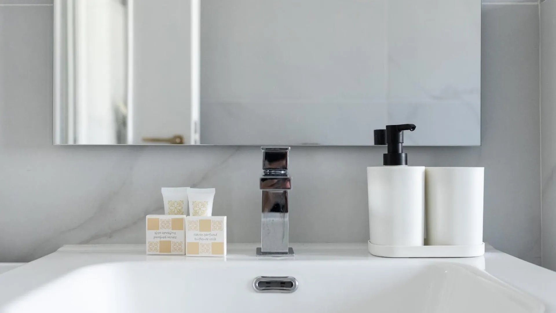 Appartamento 8 Min Dalla Metro Casa Elegante Con Netflix E Wifi Milano Italia